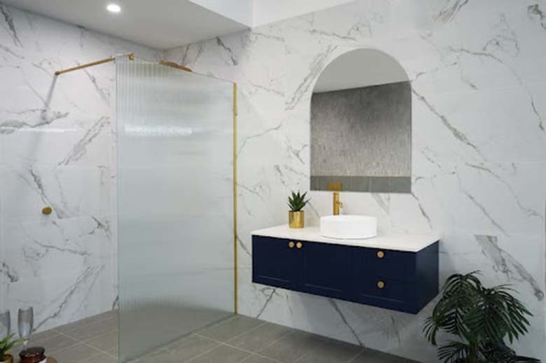 Bathroom Mirrors Offer Bright Design Solution